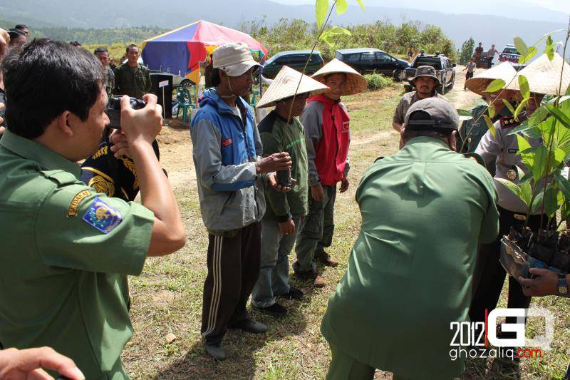 Read more about the article Tanam Pohon di Kedah Bersama Mr. Jali dan Polisi Hutan Taman Nasional Gunung Leuser